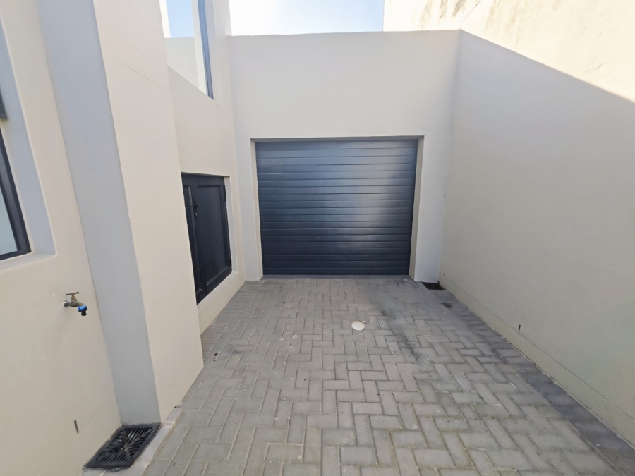 To Let 4 Bedroom Property for Rent in Sandown Western Cape